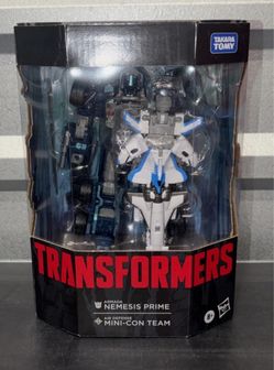 Transformers studio series Nemesis Prime with Air Defense Mini-Con Team NYCC 2025