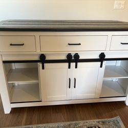 Kitchen Island - Farmhouse- With Folding Leaf- & 3 Stools 
