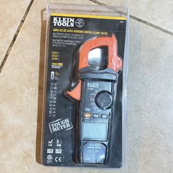 Klein Tools 600 Amp AC/DC True RMS Auto-Ranging Digital Clamp Meter with Magnetic Hanger