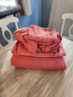 Twin Bedset: Sheets, Pillowcase, and Blanket