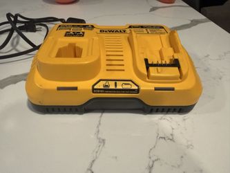 Dewalt DCB103 battery charger