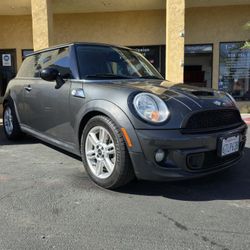 2011 Mini Cooper S – 6-Speed Manual – Clean Title – Well Maintained
