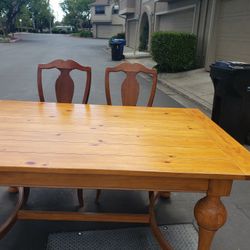 Table, Dining.  (Very Nice)  seats six