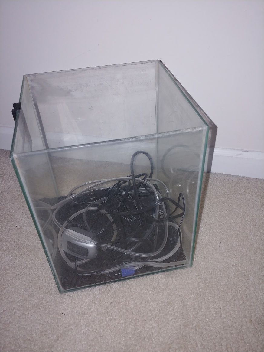 Great Deal! $15 - 5 gallon fish tank. With pump etc.