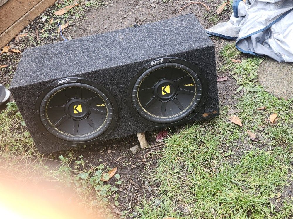 Kicker Speakerbox With Amp And Capacitor