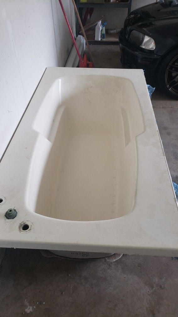 CLEAN SOAK IN TUB NEED GONE $200 OBO