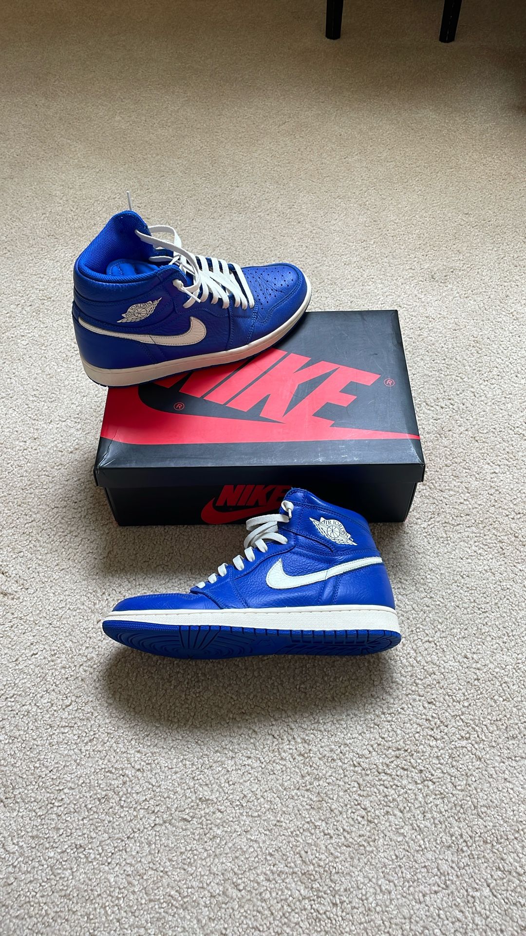 Jordan 1 Retro High “Hyper Royal” Size 10 Men’s