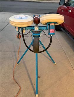 Jugs football passing machine
