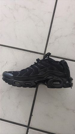 Nike Air Max “Triple Black”
