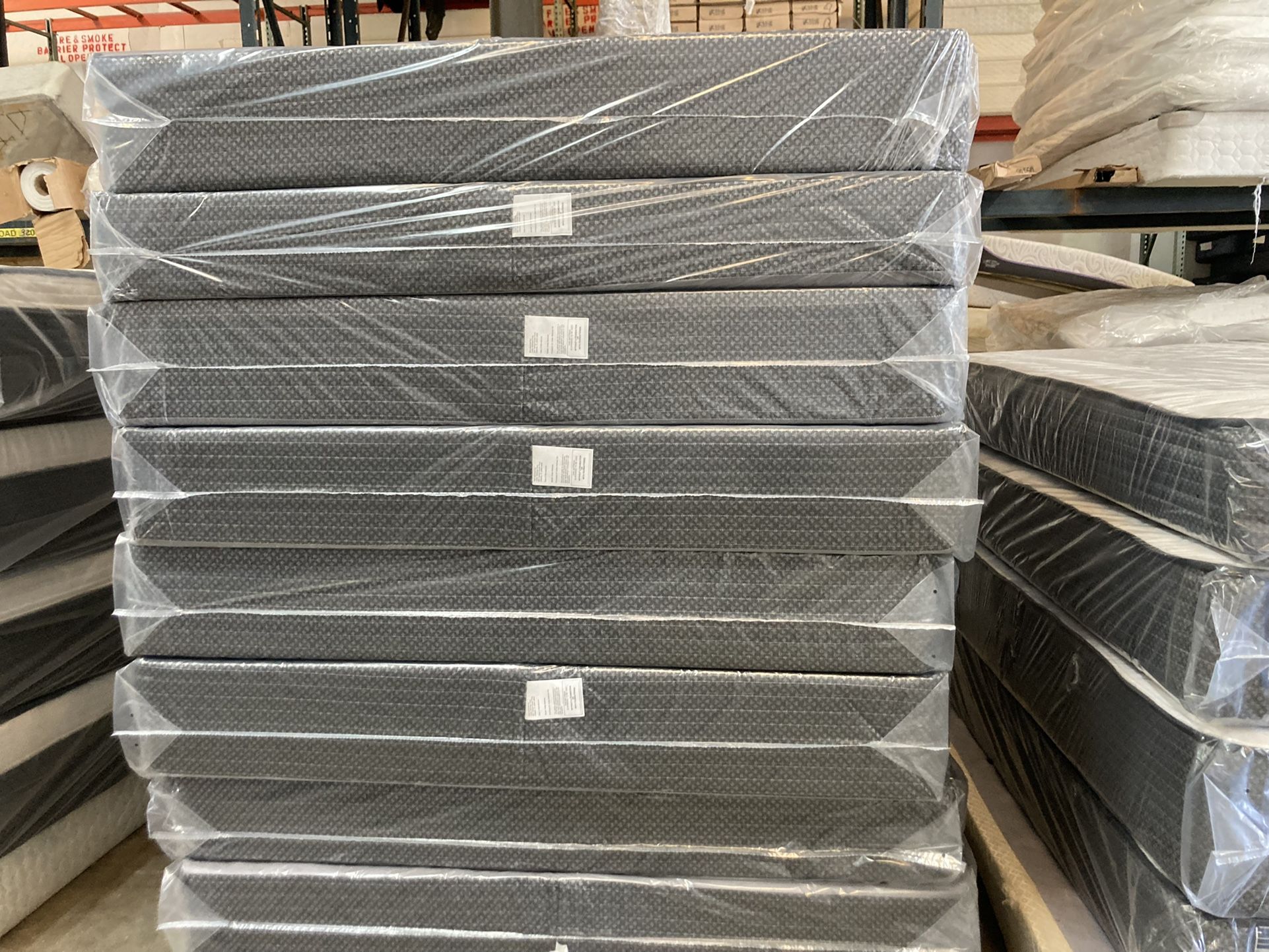 🙌🏼🙌🏼70 % OFF PLUSH TOP MATTRESS STARTING AT $150 WITH FREE BOX SPRING!!!!BEST PRICE IN TOWN WHOLESALE PRICE 🙌🏼🙌🏼