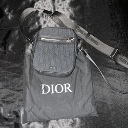 Dior Messenger Pouch (Black)