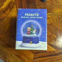 Hallmark Peanuts Christmas Snow Globe