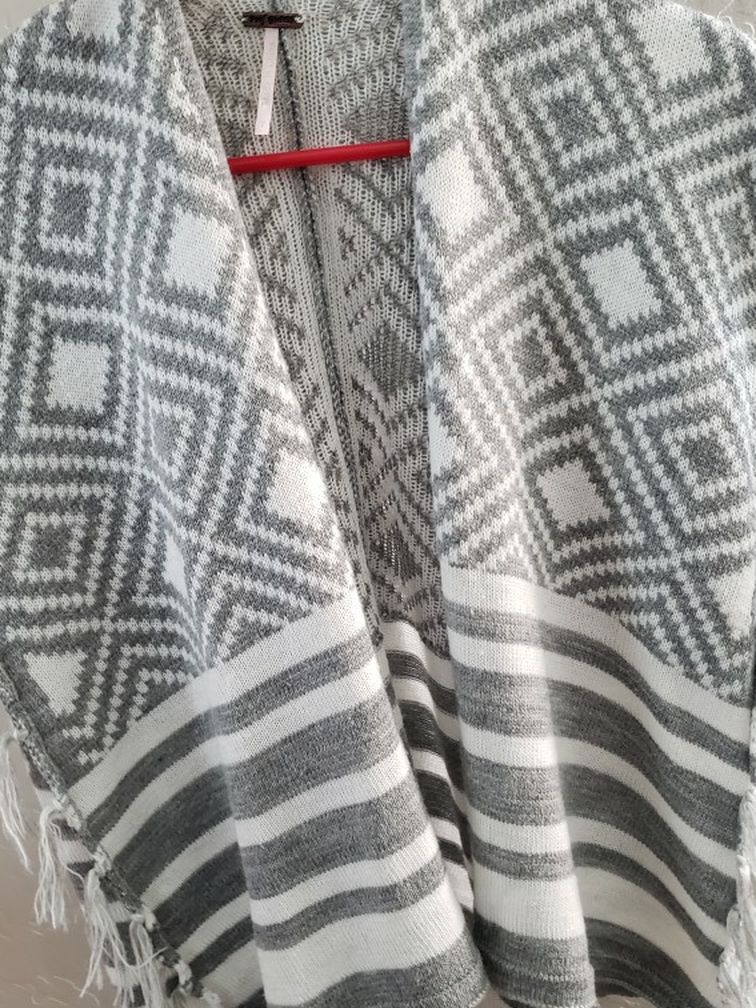 Girls Poncho Sweater Size 7