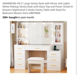 Vanity / desk with multiple drawers
