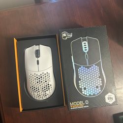 Glorious Model O Wireless Honey Comb 