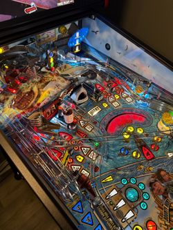 JAWS Premium Stern Pinball with Extras