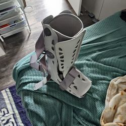 Aircast Walking Boot Right Foot 