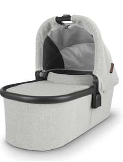 UPPAbaby Bassinet/Compatible with Vista, Cruz, Ridge, Minu Strollers/Overnight Sleep Solution/Mattress, Sheet, and Bug Shield Included/Anthony (White 