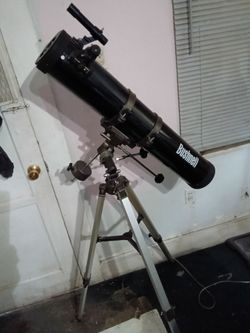Bushnell Reflector Telescope with Tripod