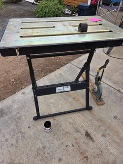 Portable welding table