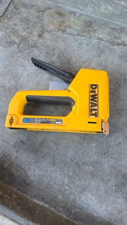 Stapler dewalt