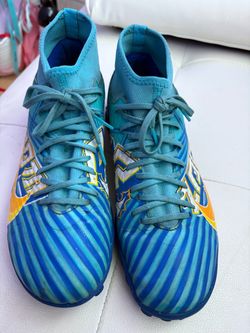 Indoor soccer shoes (Size 7)