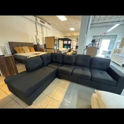 Livingroom  Sofa Sectional In Black New In The Store 