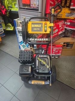 DeWalt 4400 PSI Gas Pressure Washer