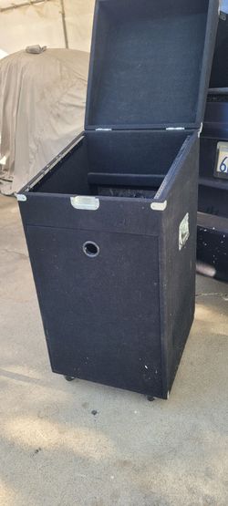Black Carpet Road Case on Wheels for audio equipment