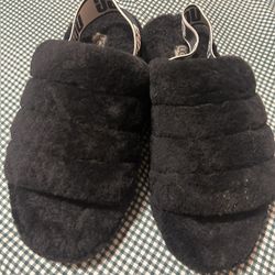 Women’s ugg slippers 