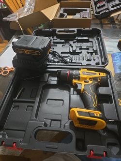 100$ Upgraded 35speed drilldriver  20.v+big charger+ 3AH 20.V battery+hard case new for 250$