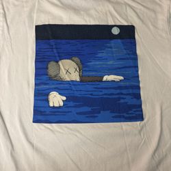 Uniqlo UT x Kaws Short Sleeve Graphic White T-Shirt Mens Size (L) Streetwear