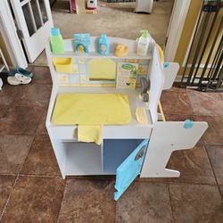 Melissa & Doug Baby Doll Station