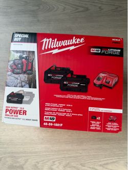 Milwaukee M18 18-Volt Lithium-Ion REDLITHIUM FORGE Starter Kit with (2) 8. 0Ah Battery/Rapid Charger