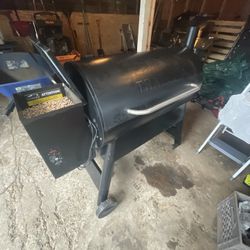 Pellet Fueled Smoker/ Grill  Best Offer Takes It 