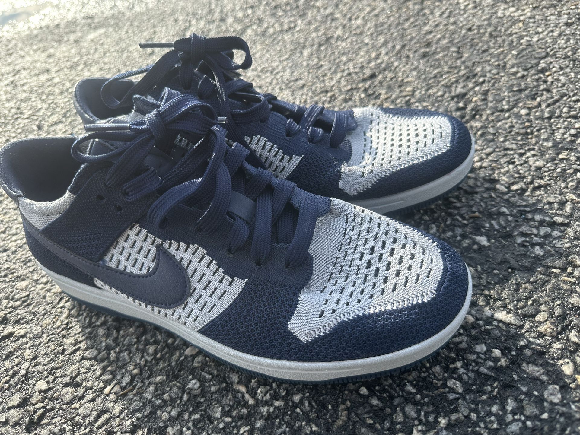 Nike Dunk Low Flyknit sneakers in the College Navy and Pure Platinum