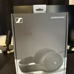 Sennheiser HD 560s headphones