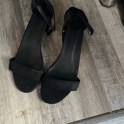 Black Heels (9 Women) 