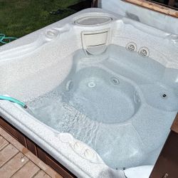 Outdoor Spa  In Great Condition 