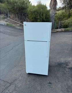 Household GE refrigerator fridge freezer
