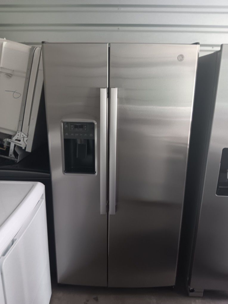 Brand New GE Stainless Steel Refrigerator! Delivery Available 