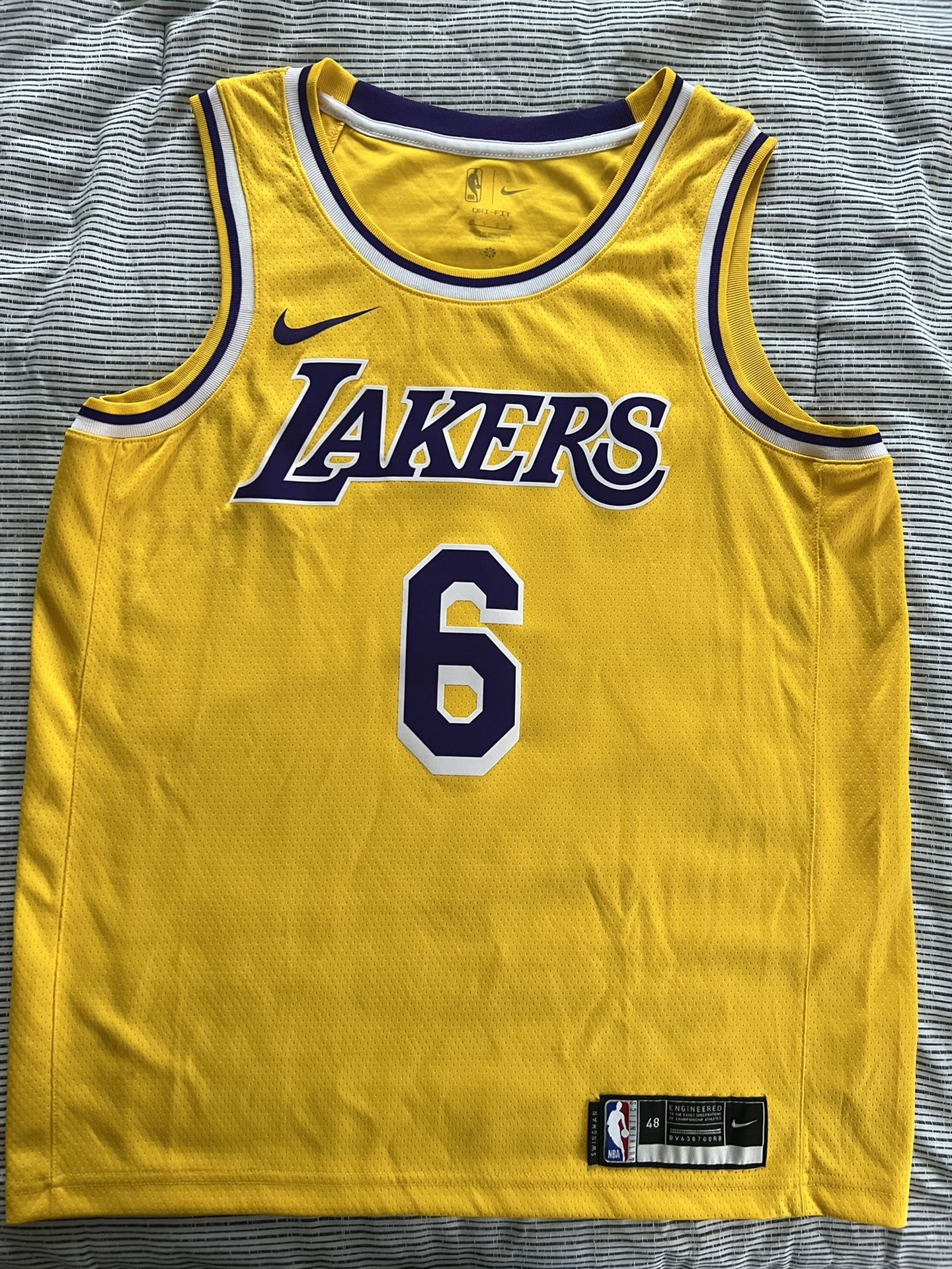 Men's Los Angeles Lakers LeBron James Nike Gold 2021/22 #6