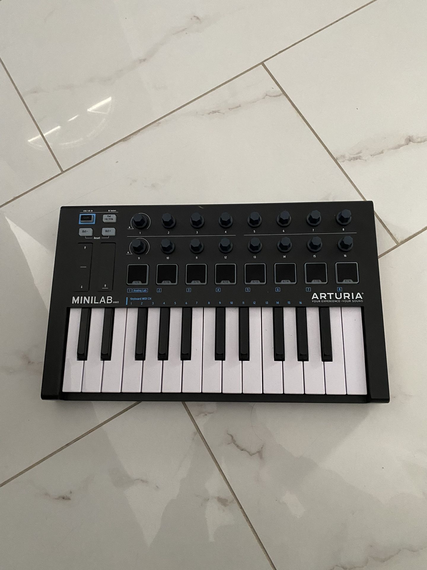 Arturia MiniLab MkII Mini Keyboard Controller Black Edition