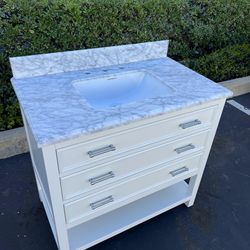 36-in White Bathroom Vanity with Carrara White Natural Marble Top,2102-C835M