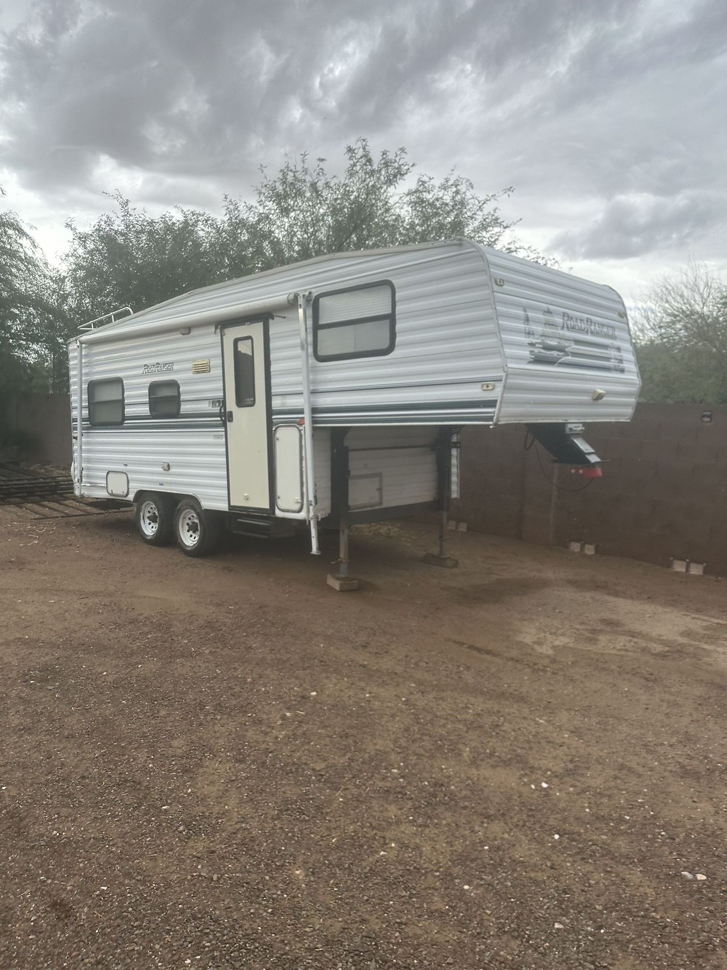 22ft KIT 5th Wheel 1998