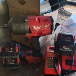 Milwaukee impact wrench 1/2" Square-Ring y Charger M12 M18 y 3 Battery