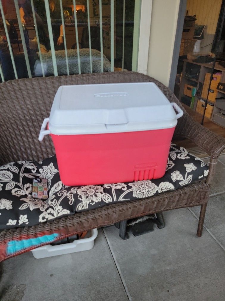 Rubbermaid Hard Cooler