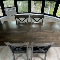 Beautiful Large Dining Table Solid Wood Like NEW!