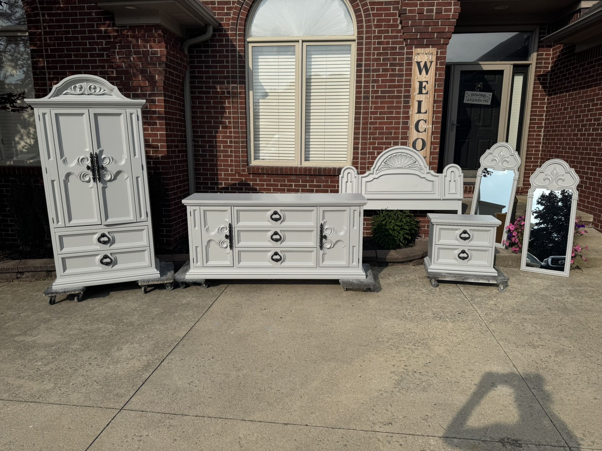 Gorgeous 6-Piece Vintage Bedroom Set