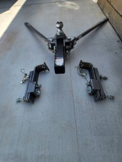 Hitch with stabalizer